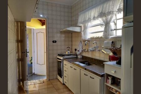 Casa à venda com 125m², 2 quartos e 3 vagas Casa à venda com 125m², 2 quartos e 3 vagasCozinha