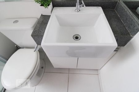 Banheiro de kitnet/studio para alugar com 1 quarto, 35m² em Aclimação, São Paulo