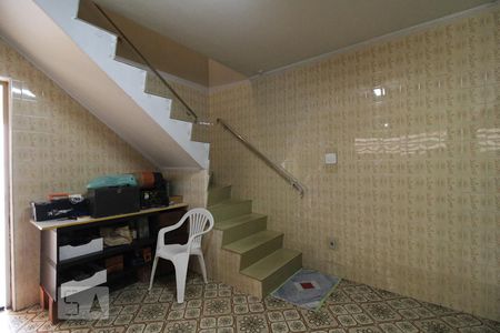Casa para alugar com 360m², 4 quartos e 10 vagasEscada