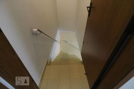 Casa para alugar com 360m², 4 quartos e 10 vagasEscada