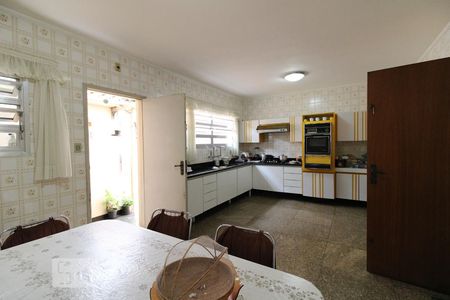 Casa para alugar com 360m², 4 quartos e 10 vagasCozinha