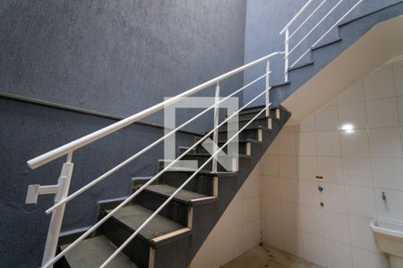 Casa à venda com 136m², 3 quartos e 5 vagasEscada