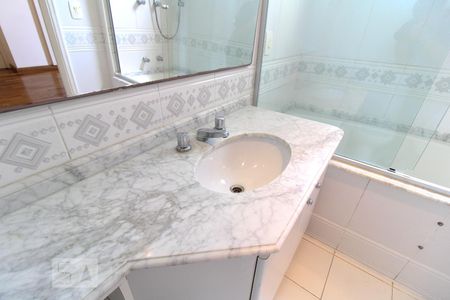 Apartamento à venda com 117m², 3 quartos e 3 vagasBanheiro da Suíte