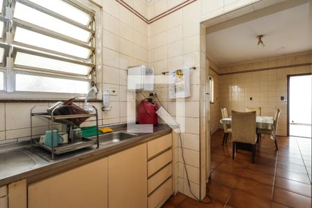 Casa à venda com 470m², 3 quartos e 2 vagas Casa à venda com 470m², 3 quartos e 2 vagascozinha