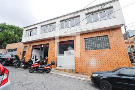 Casa à venda com 470m², 3 quartos e 2 vagas Casa à venda com 470m², 3 quartos e 2 vagasFachada