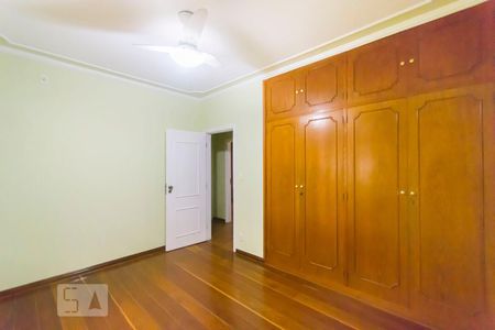 Casa à venda com 320m², 4 quartos e 3 vagasQuarto