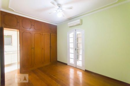 Casa à venda com 320m², 4 quartos e 3 vagasSuite