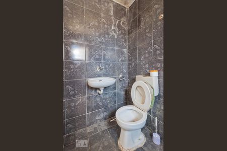 Banheiro de casa para alugar com 1 quarto, 25m² em Itaquera, São Paulo