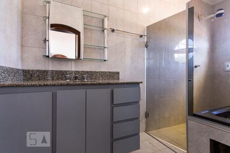 Casa para alugar com 284m², 3 quartos e 3 vagas Casa para alugar com 284m², 3 quartos e 3 vagasBanheiro da Suite