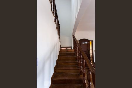 Casa para alugar com 284m², 3 quartos e 3 vagas Casa para alugar com 284m², 3 quartos e 3 vagasEscada