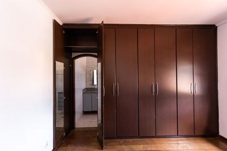 Casa para alugar com 284m², 3 quartos e 3 vagas Casa para alugar com 284m², 3 quartos e 3 vagasSuite