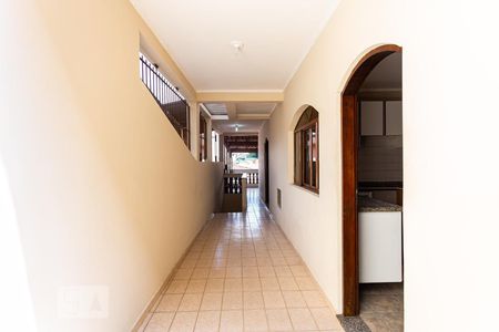 Casa para alugar com 284m², 3 quartos e 3 vagas Casa para alugar com 284m², 3 quartos e 3 vagasCorredor