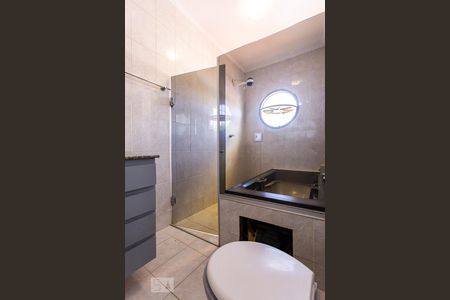 Casa para alugar com 284m², 3 quartos e 3 vagas Casa para alugar com 284m², 3 quartos e 3 vagasBanheiro da Suite