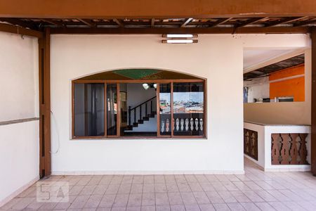 Casa para alugar com 284m², 3 quartos e 3 vagas Casa para alugar com 284m², 3 quartos e 3 vagasVaranda