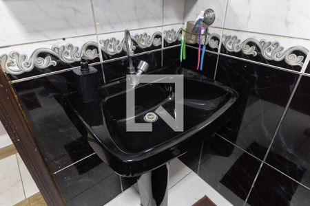 Casa à venda com 195m², 4 quartos e 2 vagasBanheiro 2