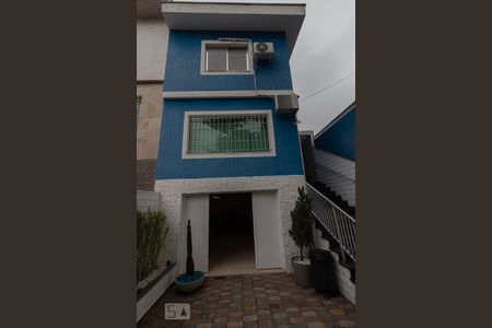 Casa à venda com 172m², 3 quartos e 2 vagas Casa à venda com 172m², 3 quartos e 2 vagasFachada