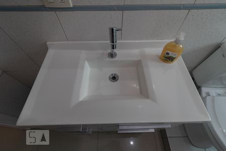 Casa à venda com 172m², 3 quartos e 2 vagas Casa à venda com 172m², 3 quartos e 2 vagasBanheiro da Suíte 1