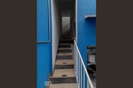 Casa à venda com 172m², 3 quartos e 2 vagas Casa à venda com 172m², 3 quartos e 2 vagasEscada