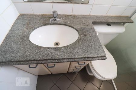 Apartamento à venda com 72m², 3 quartos e sem vaga Apartamento à venda com 72m², 3 quartos e sem vagaBanheiro da Suíte