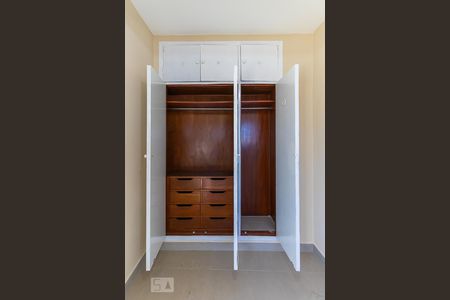 Apartamento à venda com 95m², 3 quartos e sem vagaQuarto de serviço - Armários