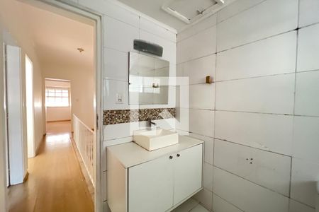 Casa à venda com 121m², 3 quartos e 2 vagasBanheiro
