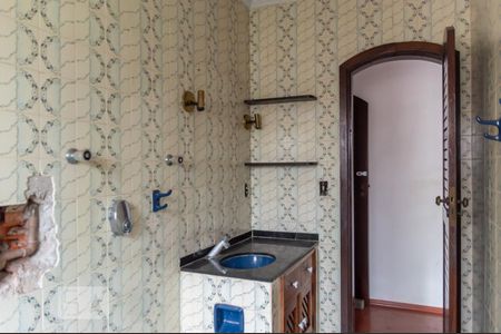 Casa à venda com 500m², 3 quartos e 6 vagasBanheiro da Suíte 2