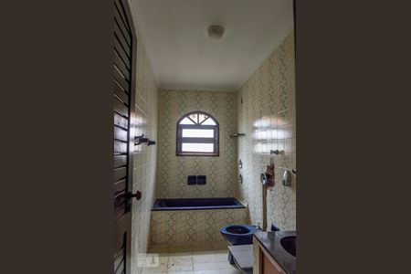 Casa à venda com 500m², 3 quartos e 6 vagasBanheiro da Suíte 2