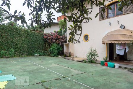 Casa à venda com 500m², 3 quartos e 6 vagasQuintal