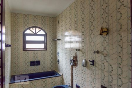 Casa à venda com 500m², 3 quartos e 6 vagasBanheiro da Suíte 2