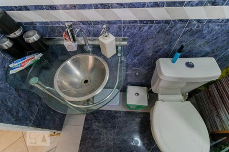 Apartamento à venda com 100m², 2 quartos e 2 vagasDetalhe banheiro