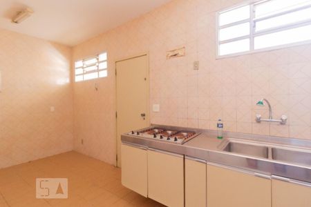 Cozinha de casa para alugar com 3 quartos, 348m² em Alto de Pinheiros, São Paulo