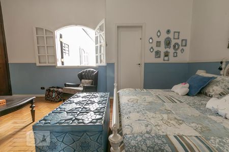 Casa à venda com 250m², 4 quartos e 5 vagasSuíte