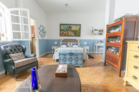 Casa à venda com 250m², 4 quartos e 5 vagasSuíte