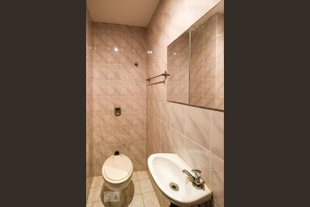 Apartamento à venda com 190m², 3 quartos e 3 vagas Apartamento à venda com 190m², 3 quartos e 3 vagasBanheiro de Serviço