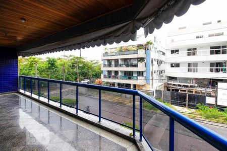 Apartamento à venda com 190m², 3 quartos e 3 vagas Apartamento à venda com 190m², 3 quartos e 3 vagasVista da Suíte