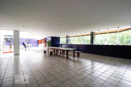 Apartamento à venda com 190m², 3 quartos e 3 vagas Apartamento à venda com 190m², 3 quartos e 3 vagasÁrea comum - Salão de festas