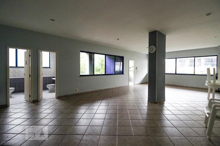 Apartamento à venda com 190m², 3 quartos e 3 vagas Apartamento à venda com 190m², 3 quartos e 3 vagasÁrea comum - Salão de festas
