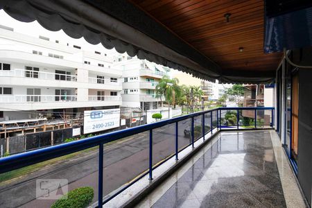 Apartamento à venda com 190m², 3 quartos e 3 vagas Apartamento à venda com 190m², 3 quartos e 3 vagasFachada