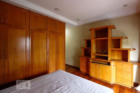 Apartamento à venda com 190m², 3 quartos e 3 vagas Apartamento à venda com 190m², 3 quartos e 3 vagasSuíte