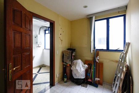 Apartamento à venda com 190m², 3 quartos e 3 vagas Apartamento à venda com 190m², 3 quartos e 3 vagasQuarto de Serviço