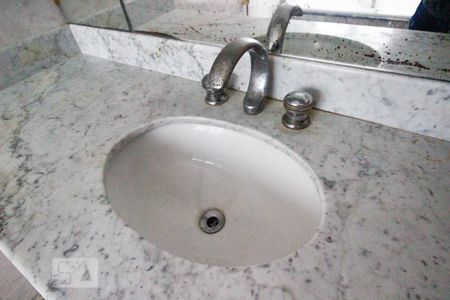 Apartamento à venda com 190m², 3 quartos e 3 vagas Apartamento à venda com 190m², 3 quartos e 3 vagasBanheiro da Suíte