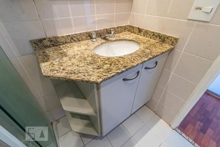 Apartamento à venda com 90m², 2 quartos e 2 vagas Apartamento à venda com 90m², 2 quartos e 2 vagasDetalhe do Banheiro Comum