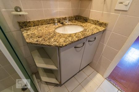 Apartamento à venda com 90m², 2 quartos e 2 vagas Apartamento à venda com 90m², 2 quartos e 2 vagasDetalhe do Banheiro da Suíte