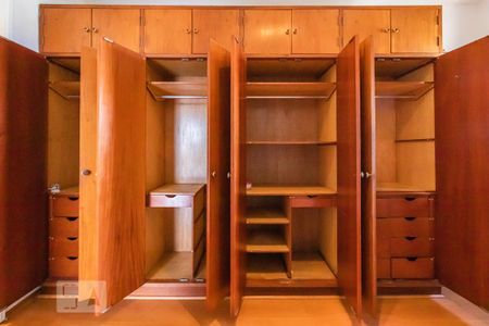 Apartamento à venda com 90m², 2 quartos e 2 vagas Apartamento à venda com 90m², 2 quartos e 2 vagasDetalhe da Suíte
