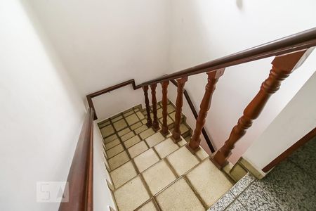 Casa à venda com 140m², 4 quartos e 2 vagasEscada