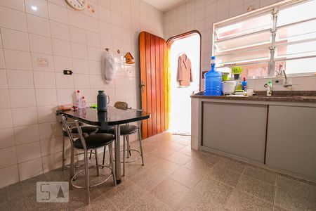Casa à venda com 140m², 4 quartos e 2 vagasCozinha