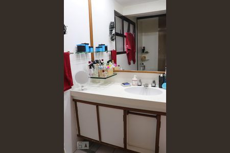 Apartamento à venda com 230m², 3 quartos e 3 vagasBanheiro Social
