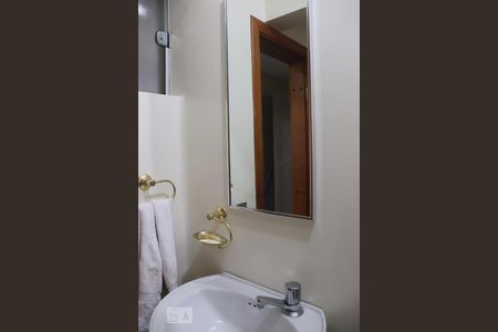 Apartamento à venda com 230m², 3 quartos e 3 vagasBanheiro de Serviço