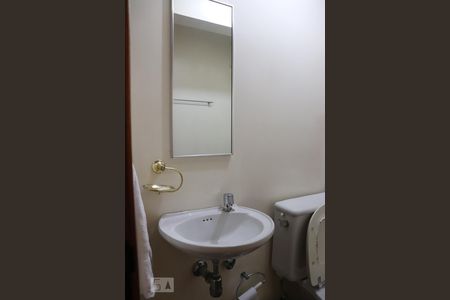 Apartamento à venda com 230m², 3 quartos e 3 vagasBanheiro de Serviço