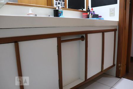 Apartamento à venda com 230m², 3 quartos e 3 vagasBanheiro Social